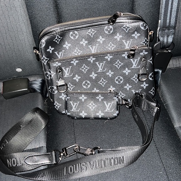 Pre Owned Louis Vuitton monogram eclipse trio messenger bag (limited edition) - Picture 3 of 7
